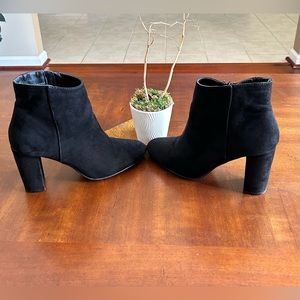 BLACK SUEDE BOOTIES SIZE 9.5M